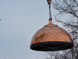Поднятие купола в Михайловском храме